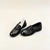 Estilo Fashion~Bico Redondo Estilo Britânico Sapatilhas Slip-on para Mulheres Versátil para o Trabalho Estilo Retro Simples Salto Grosso Sapatos Pequenos de Couro