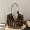 Bolsa Tote Vintage com Estampa de Leopardo e Laço, Bolsa de Ombro de Grande Capacidade para Outono e Inverno, Bolsa de Couro Macio Patchwork Versátil Casual para o Dia a Dia para Mulheres