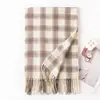 Bufanda Atmosférica Estilo Coreano para Mujer en Otoño e Invierno, Versátil para Parejas, Chal Largo Grueso Cálido de Cuadros para Estudiantes, Doble Propósito