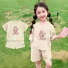 2026 Nova Camiseta de Verão Moda e Estilosa Conjunto de Duas Peças para Crianças Pequenas, Roupa Fofa de Manga Curta para Meninas com Design de Desenho Animado