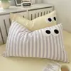 Nueva funda de almohada de un solo producto teñida en hilo - Serie de bordado de toalla con ojos grandes - Funda de almohada, bonita y cómoda