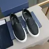 Zapatos Dior 2024 de Punta Redonda de Piel Genuina Disponibles de Bajo Caña Adhesivos de Piel de Cordero Color Azul Planos Casuales Versátiles que Aumentan la Altura