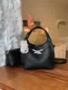 Bolso de Piel Rosa Suave de Alta Gama para Mujer 2026 Nuevo Estilo Bolso Cubo Bolso de Hombro Único Bolso Cruzado Versátil para Viajes al Trabajo Modelo de Diseño de Nicho