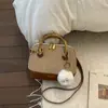 Bolsa Cruzada de Hombro con Diseño de Nicho al por Mayor Transfronteriza 2025 Nuevo Diseño de Moda Textura Bolso Portátil Tipo Concha para Mujer
