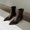 Botas Finas Femininas Outono/Inverno 2026 Bico Fino Fivela Perna Larga Couro Macio Salto Escondido Botas Curtas Sola Silenciosa Botas Versáteis.