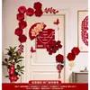 Decoraciones de personaje "Doble Felicidad" aterciopeladas para dormitorios, marcos de puerta de habitación de bodas y puertas de armarios, con arreglos florales de boda y flores artificiales