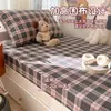 Sábana de cama de gasa de doble capa para dormitorio estudiantil, protector de colchón de cuadros vintage, funda de cama individual, nuevo juego de tres piezas 2026