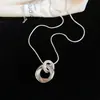 Nuevo collar colgante de anillo trenzado multicapa estilo metálico para mujer, lujo ligero con un toque de alta gama, cadena para la clavícula, accesorio versátil y elegante