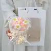 Presente do Dia do Professor para professores: pequeno buquê perfumado de tricô, flores de pompom de fio feitas à mão, presente de aniversário para a mãe