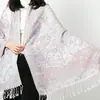 Bufanda de Estilo Étnico Retro con Borlas Exquisitas de Flor de Anacardo, Venta Caliente Transfronteriza, Versátil y Cálida para Viajes de Primavera y Otoño, Fotografía