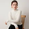 Suéter minimalista de luxo leve 100% caxemira pura para mulheres, gola semi-alta, corte slim, base de malha sem costura de peça única