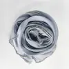 Corrente de metal de quatro lados personalizada toque de alta qualidade seda brilhante cetim liso crepe liso lenço de cabeça de luxo estilo étnico Malaio Ásia Central