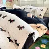 Conjunto de Roupa de Cama de Lã de Leite Desenho Animado 2026 Novo Dormitório Estudantil Conjunto de Três Peças com Fronha e Lençol com Fronha de Lã Coral Dupla Face