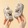 Sapatos Caminhador para Bebê 2026 Verão Malha Vazada Sapatos de Bebê para Interior Meninos Sapatos Funcionais Solado Leve Estável Sapatos para Meninas