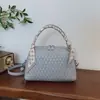 Bolsa de Axila da Moda Deste Ano 2026 Nova Coleção Primavera Feminina Bolsa de Ombro Elegante de Alto Valor Bolsa Transversal Acolchoada Estilosa