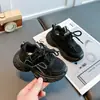 Zapatillas Chunky para Niñas 2026 Modelo Nuevo Primavera y Otoño Malla Transpirable Suela Suave Suela Gruesa Versátiles Zapatillas Infantiles Blancas y Negras