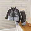 Conjunto Esportivo para Meninos Estilo Primavera e Outono 2026 Novo Estilo Menino Bebê Estilo Coreano Conjunto de Duas Peças Roupas Finas Bonitas de Primavera para Crianças