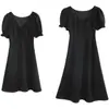 Comércio Exterior 2024 Vestido Francês com Fenda Tamanho Grande Novo Design para Meninas Cheinhas Slim Fit Skinny Vestido Preto Verão Feminino