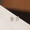 Pendientes Clásicos de Moda Versátiles y Duraderos de Nariz de Cerdo Pequeña Fragancia Retro Pendientes para Viajero Clip para Oreja de Disco de Bobina de Mosquitos