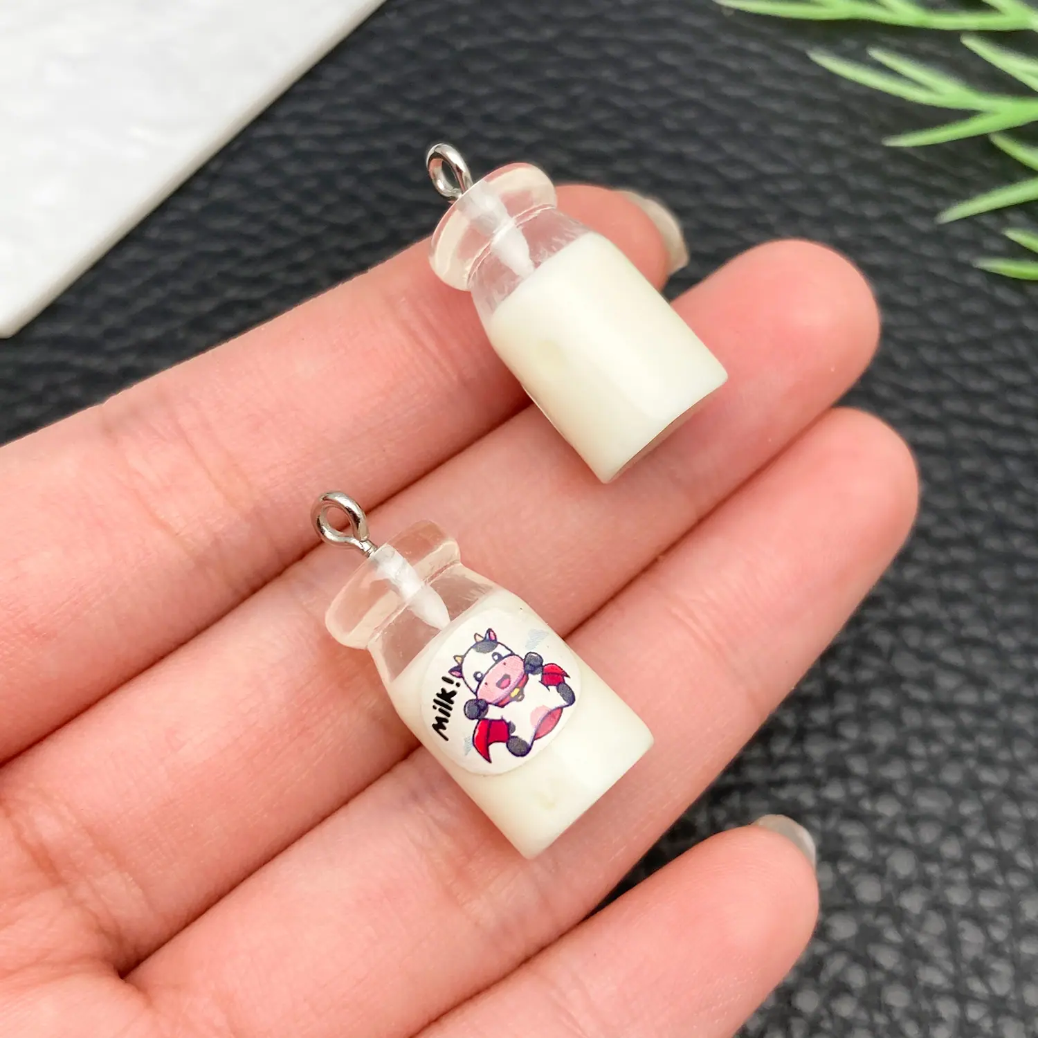 24095-JD3-透明白色牛奶奶瓶24x11x11mm-1