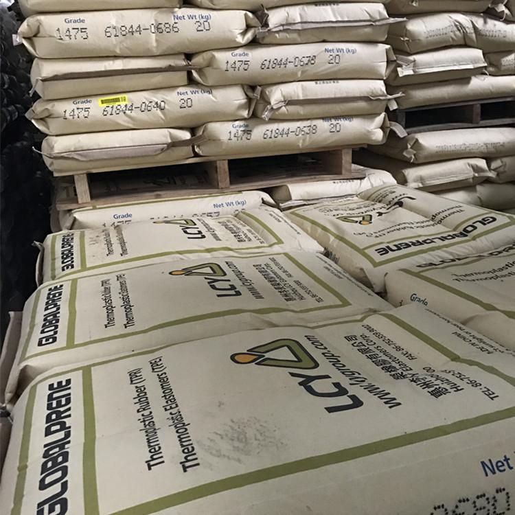 10477077401_1117856024