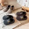 Zapatos de Peluche tipo Birkenstock para Niñas 2026 Nuevos Zapatos Cálidos de Peluche para Niños Gamuza de Vaca Velcro Versátiles Zapatos de Algodón