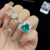 Conjunto de tres piezas en forma de corazón en la parte inferior de la contraportada simulación esmeralda turmalina diamante completo anillo abierto temperamento de mujer colgante traje de aretes