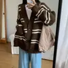 Suéter casual de malha com design de bolso listrado, estilo novo outono e inverno Dongdaemun, Coreia, cardigã de tricô solto e versátil feito de algodão