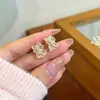 Ear Cuff de Metal Vazado Flor C-shaped Luxo Leve Feminino 2026 Novos Brincos Mais Vendidos Joia de Orelha Única Bonita de Alta Qualidade