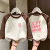 Camiseta de Manga Longa com Gola Redonda Color Block para Crianças Médias e Grandes Meninas Estilosa de Nicho Camada Interna Camiseta Base Estampada Top Outono/Inverno 2026