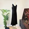 Zhi LiNovo Vestido de Cor Sólida Slim-Fit Estilo Chinês 2026 Verão Novo Gola Redonda Sem Mangas Simples e Elegante