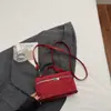 Outono e Inverno 2025 Retrô Popular Este Ano Moda Elegante Simples Bolsa de Ombro Cruzada Design de Nicho Tendência de Bolsa Feminina