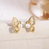 Aretes de Mariposa Calada con Perla Bañados en Oro Real con Microincrustaciones Estilo Dama Elegante Francesa Aretes de Moda Dulce para Mujer