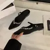 Primer Encuentro Temporada Mocasines Cerrados con Pedrería Plateada Zapatos de Mujer para Uso en Exteriores Primavera/Verano 2026 Mary Jane Francés Elegante