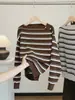 Top de punto a rayas de manga larga de un hombro estilo coreano para mujer, nueva colección de otoño, corte holgado, efecto adelgazante, prenda exterior versátil