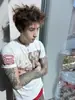 Camiseta Y2K Estilo Asiático Leve Manga Curta Gola Redonda Regular para Homens e Mulheres, Novo Modelo de Verão com Estampa de Retrato e Bordado, Top Slim Fit, Moda Subcultura