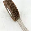 Estampado de leopardo negro con ribete dorado, cinta de tul blanco caqui con ribete dorado, cinta de cuadros, cordones hechos a mano, elaboración de moños