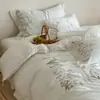 Conjunto de quatro peças de algodão lavado de grau A com renda, fresco e simples, para dormir nu, capa de edredom com bordado floral pastoral, roupa de cama para quarto principal 4