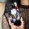 Diretamente da Fonte, Capa de Celular de Vidro Estilo Americano Águia de Cabeça Branca Audaciosa para Samsung A55, Adequada para S25, Capa Protetora Antiderrapante e Anti-riscos