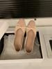 Sapatos Rosa de Salto Bloco Suaves para Noite Feminina, Novo Estilo Primavera 2025 com Laço, Sapatos Vermelhos de Salto Único Estilo Francês Inspirado em Chanel