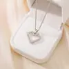 Tohm Diseño Elegante Colgante de Cobre Incrustado con Diamantes Collar Hueco Versátil Collar para Celebridades de Internet Cadena de Acero Inoxidable Estilo Único para Mujer