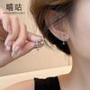 Xi Gu E1896 S925 Pendientes de plata con forma de estrella de cuatro hombres, frescos y dulces, elegantes, ligeros, de lujo, con diseño de nicho moderno.