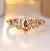 Anillo Elegante Vintage Rongxing con Patrón Hueco y Decoración de Circonita Sintética Brillante, Adecuado para Bodas y Fiestas