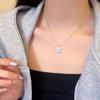 Colar com Pingente de Letra Quadrado Estilo Coreano Aço Titânio Luxo Leve Corrente Clavicular Versátil de Alto Nível para Mulheres Acessórios de Nicho Distintivos