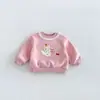 Moletom forrado com fleece para meninas com bordado de toalha, nova coleção de inverno 2026, design fofo de desenho animado bordado, estilo pullover, zdy6648
