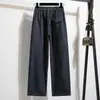 Foto Real de Piernas Elegantes: Jeans de Mezcla de Algodón Tencel Cómodos y Suaves Azul Oscuro Minimalistas que Estilizan la Pierna Sueltos de Pierna Recta en Tallas Grandes