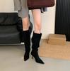 Botas Sexy de Camurça Apontadas Franzidas Estilo Francês 2024 Outono e Inverno Femininas com Fivela de Cinto Salto Agulha Fino Alto Botas Longas