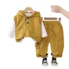 Traje para Niños Primavera Otoño 2025 Ropa Nueva para Niños Chaleco con Capucha de Trabajo Estilo Otoño Ropa Moderna para Niños Conjunto de Tres Piezas para Bebé