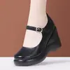 Sapatos de Plataforma com Bico Redondo e Sola Grossa de Tira Única 2026 Versáteis Confortáveis Plataforma Salto Anabela Impermeáveis Sapatos de Plataforma para Mães para Mulheres