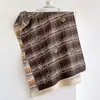 Novo Lenço Jacquard de Camélia Estilo Retrô Moda Feminina Cor Blocada Xale Grande Outono Inverno Roupa Externa Cachecol Quente Venda por Atacado